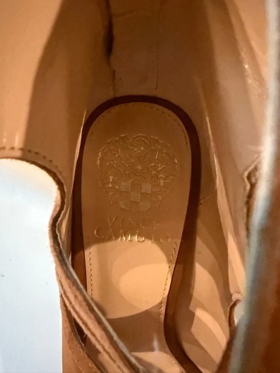 Vince Camuto Suede heels. size 8 - Picture 3 of 7